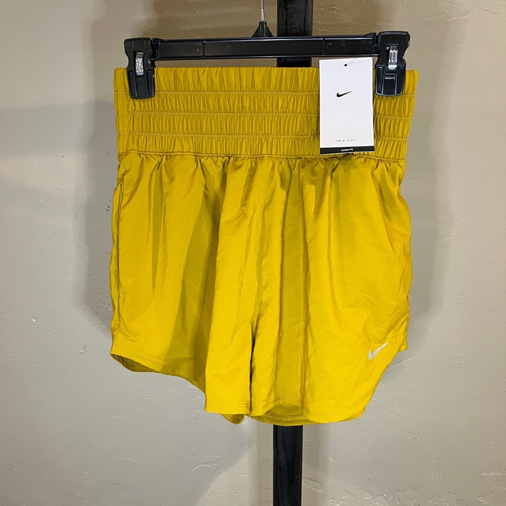 NWT Womens Nike Training Shorts Size Small